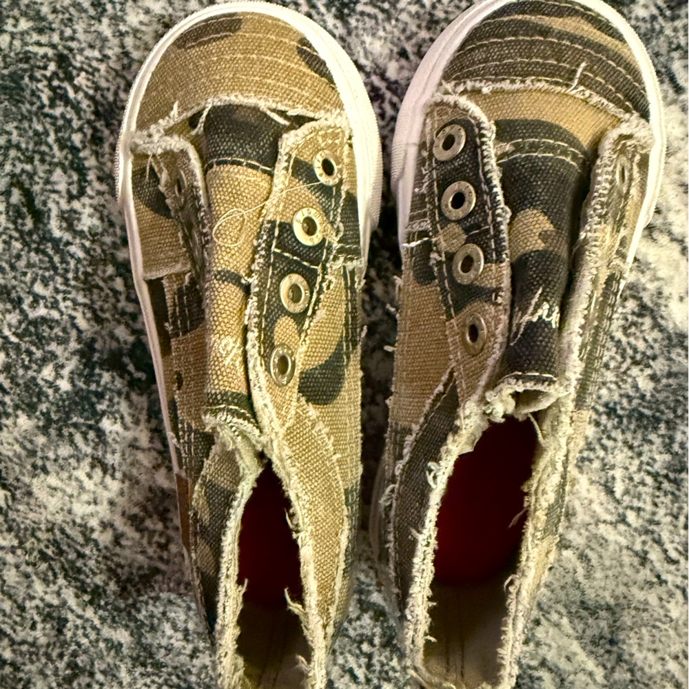 NWOT Blowfish Girls Shoes Toddler Size 9